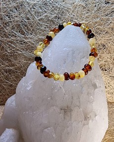 Borostyán karkötő