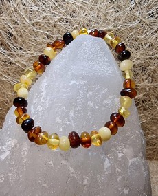 Borostyán karkötő