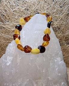 Borostyán karkötő