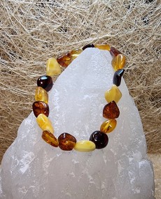 Borostyán karkötő