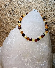Borostyán karkötő