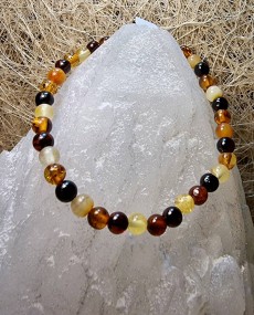 Borostyán karkötő