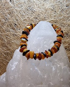 Borostyán karkötő