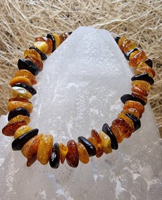 Borostyán karkötő
