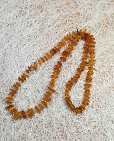 Borostyán nyaklánc, splitter szemekből