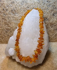 Borostyán nyaklánc, splitter szemekből