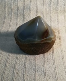 Achát csiszolt csúcs natur