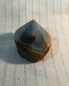 Achát csiszolt csúcs natur